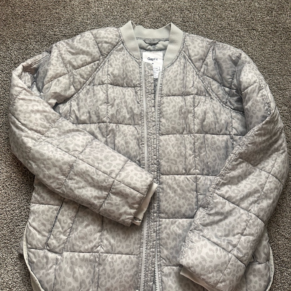 Gapfit Gray Leopard Print Puffer Jacket size M